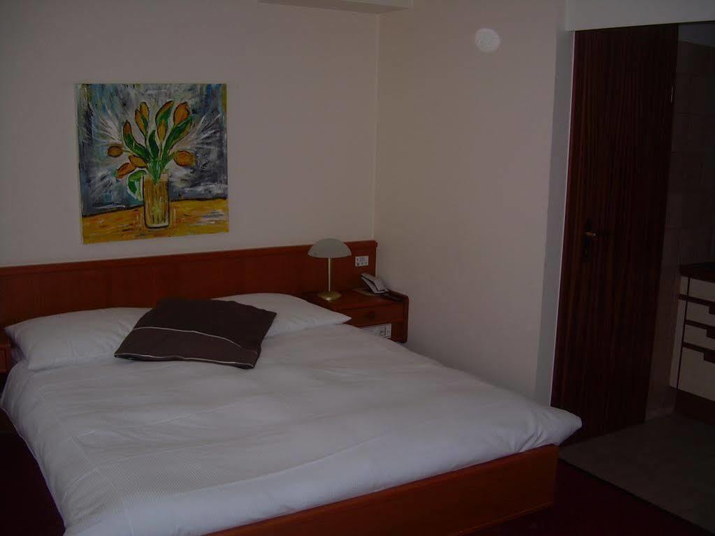 Hotel Des Trois Rois Le Locle Exterior photo